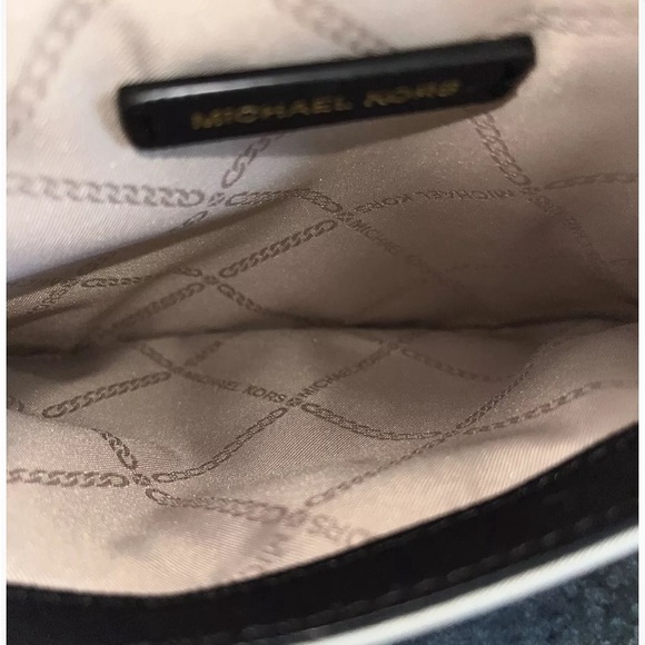 MICHAEL KORS SPORT/CASUAL NYLON WATER RESISTANT BEIGE WRISTLET CLUTCH NWOT - Picture 4 of 16